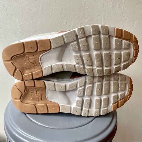 EUC women’s Nike Air Max 1 Ultra SE tan & copper toe! Size 8 - Picture 9 of 9